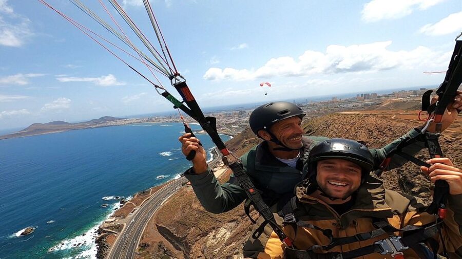 Las Palmas: tandem paragliding flights for everyone - A take-off built around gentle wind