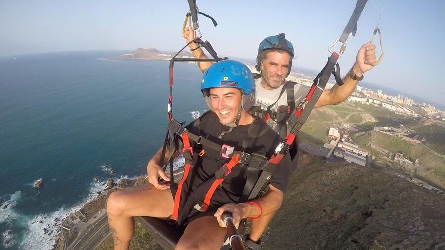 Las Palmas: tandem paragliding flights for everyone - The view from 200 to 500 metres
