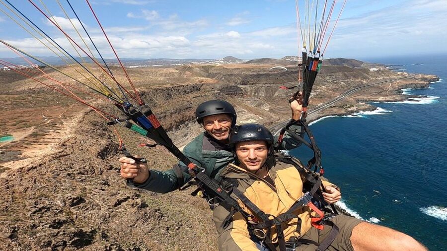 Las Palmas: tandem paragliding flights for everyone - The briefing explains your small but important role
