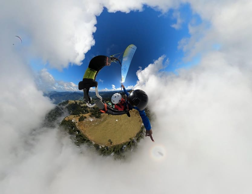 Lenggries: Tandem Paragliding Flight - Landing near the cable car