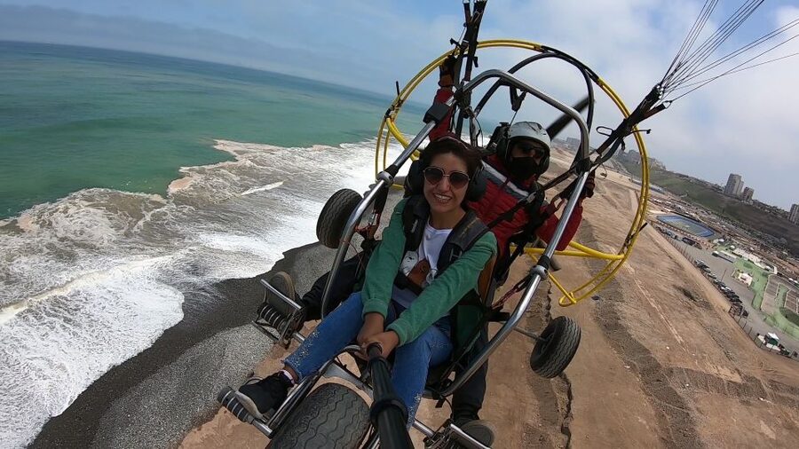 Lima: Paragliding Flight Over Costa Verde Districts - Who will enjoy this most?