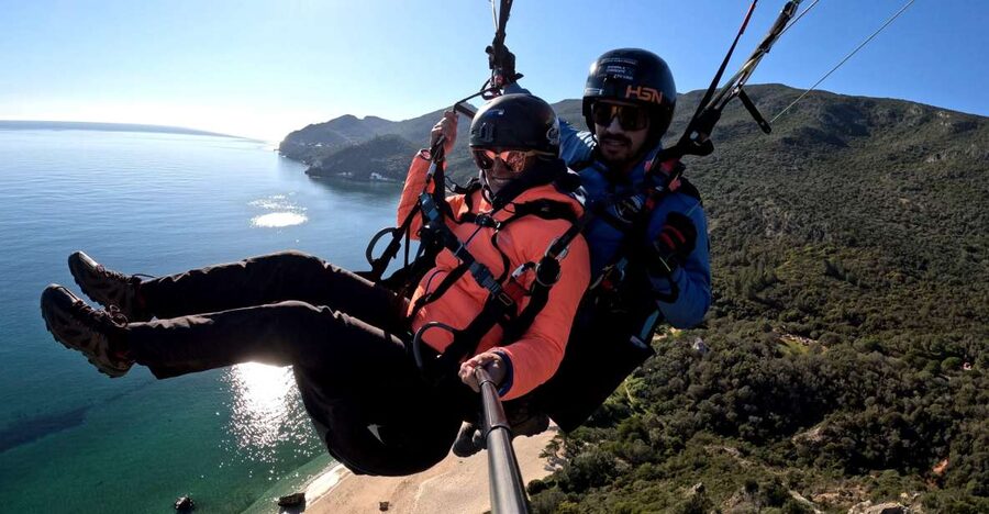 Lisbon: Paragliding Tandem Flight - Who should book this flight