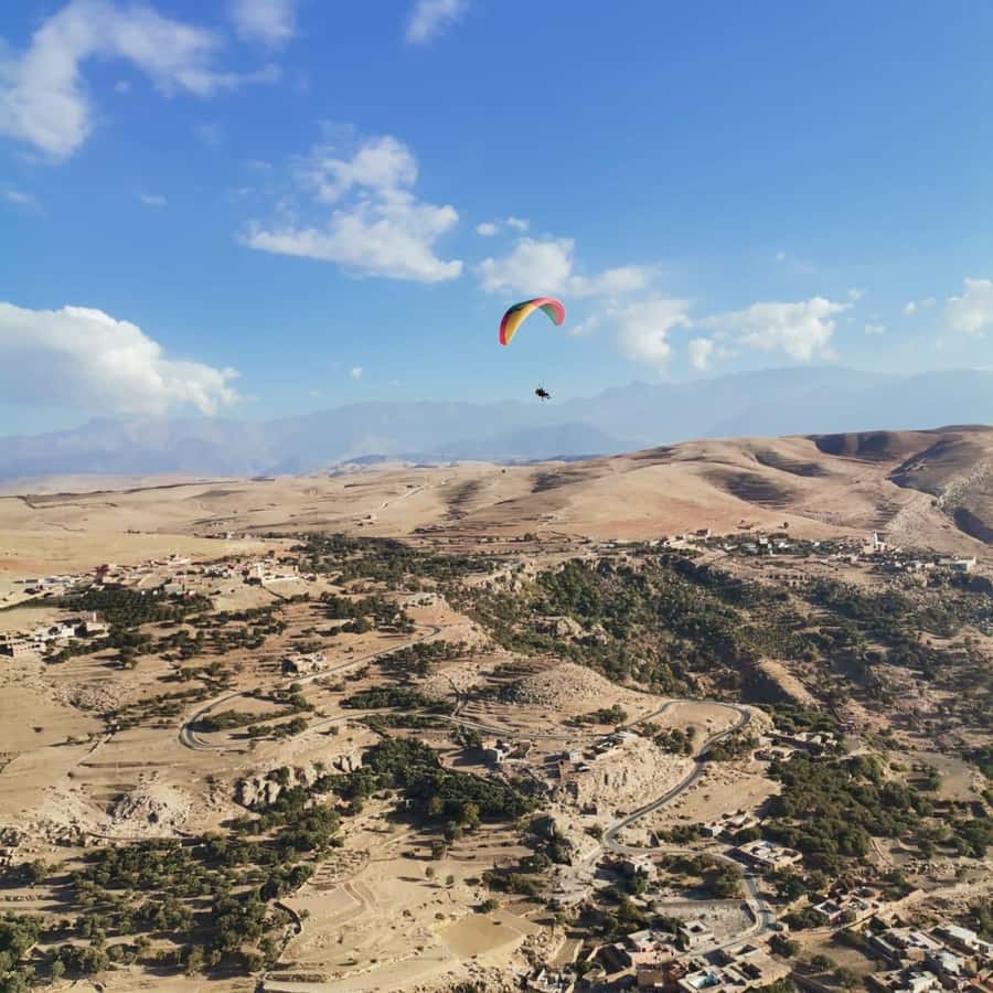 Marrakech: Paragliding flight over the Agafay desert and the High Atlas mountains - Safety gear and the short briefing