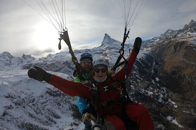 Matterhorn Paragliding flight in Zermatt (20-25min) - Getting ready for your first tandem flight