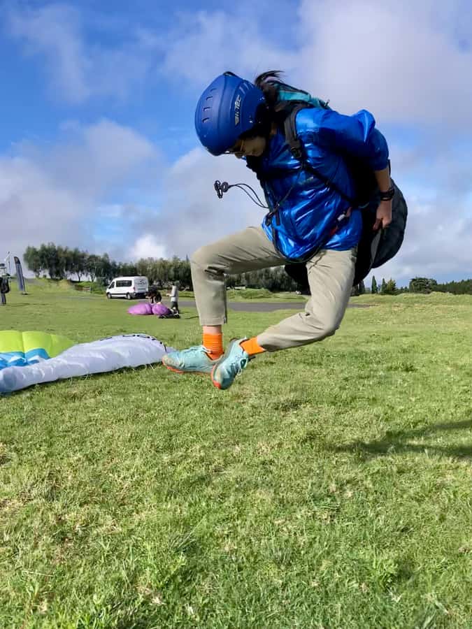 Maui: Top Gun Paragliding Tandem Flight - Running downhill, then leaving the ground