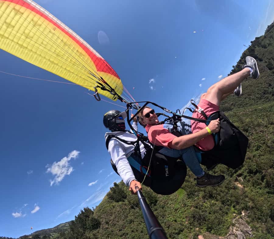 Medellin: Paragliding flight with GoPro photos and videos - Who will enjoy this San Felix flight