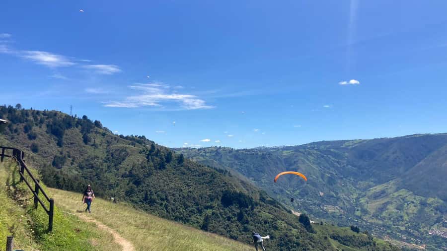 Medellín Paragliding - Go Pro Included - A 30-minute pause at San Felix