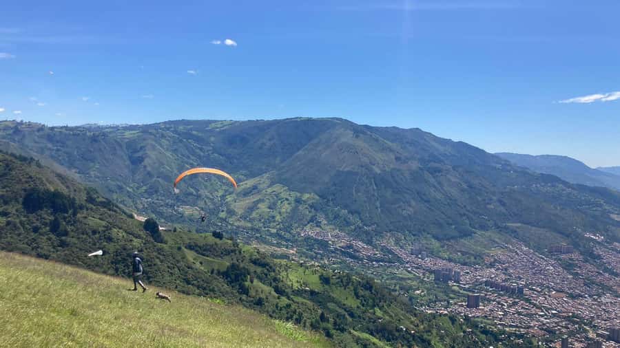 Medellín Paragliding - Go Pro Included - Is $130 a fair price?