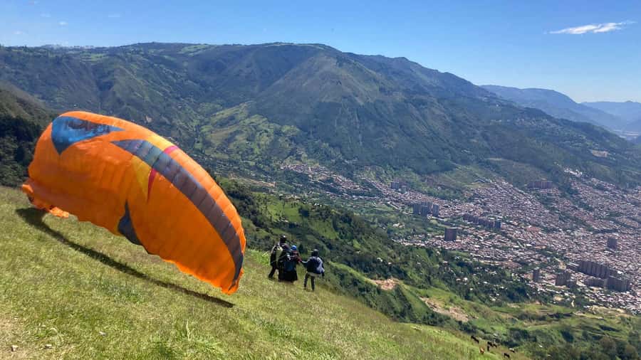 Medellín Paragliding - Go Pro Included - Safety, comfort, and practical limits