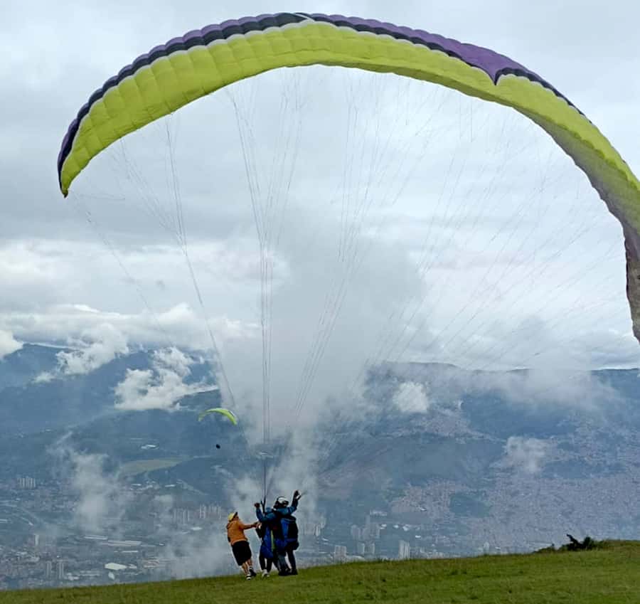 Medellín: Paragliding in the Colombian Andes - Reaching the launch site above the Aburrá Valley