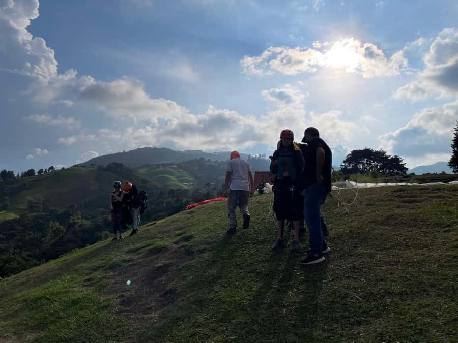 Medellín: Private Tour to Guatapé + Paragliding - Local snacks make the drive more useful