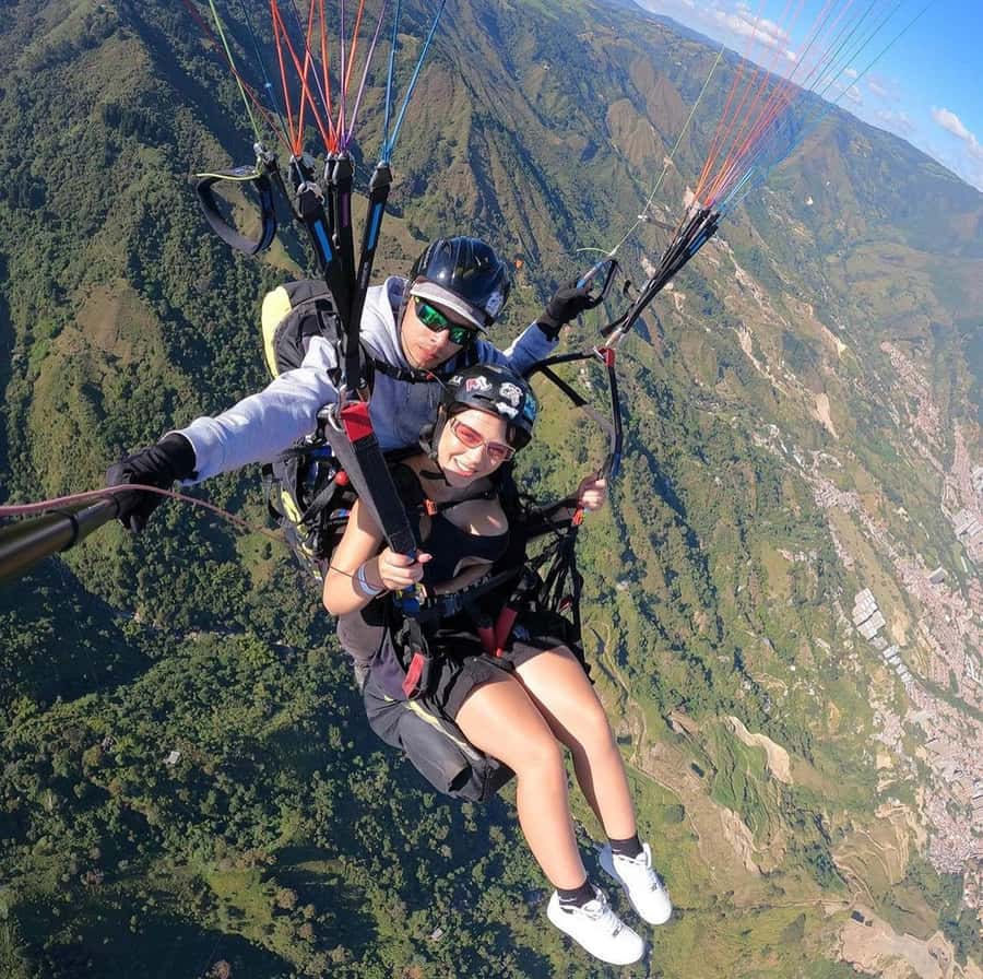 Medellín: Private Tour to Guatapé + Paragliding - Guatapé’s painted streets and zócalos