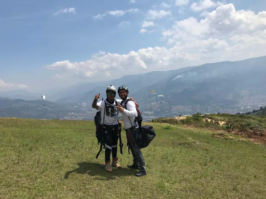 Medellín: Private Tour to Guatapé + Paragliding - The guide can shape the day