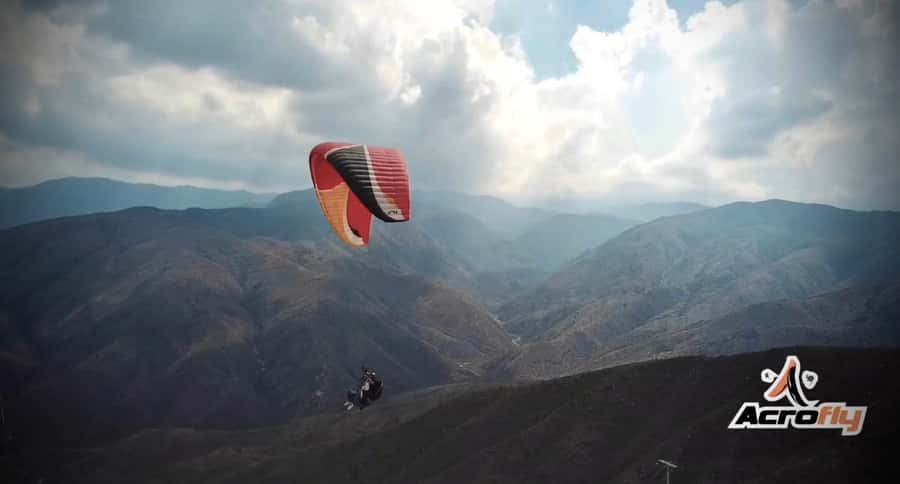 Mendoza: Paragliding Tandem Flight with Instructor - The launch: quick instructions, big change in scale
