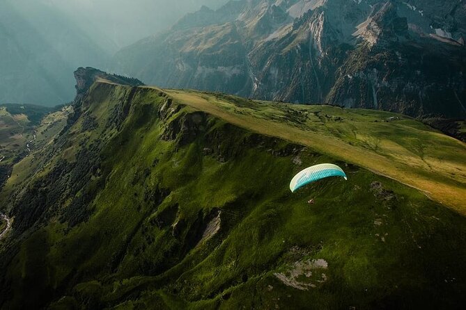 Mürren Lauterbrunnen: Paragliding Panorama Tandem Flights - Landing in Stechelberg