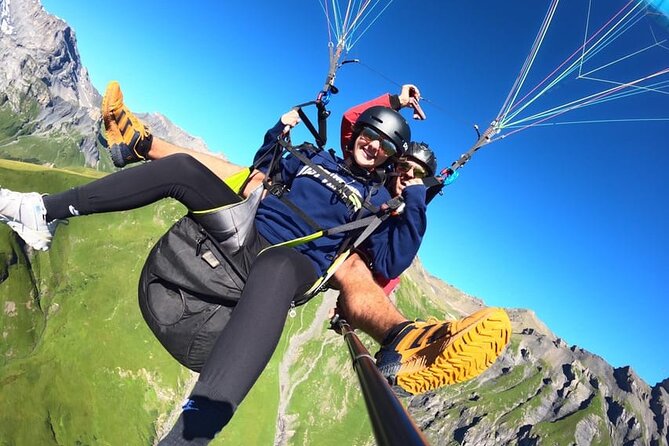Mürren Lauterbrunnen: Paragliding Panorama Tandem Flights - The pilots and the small-group setup