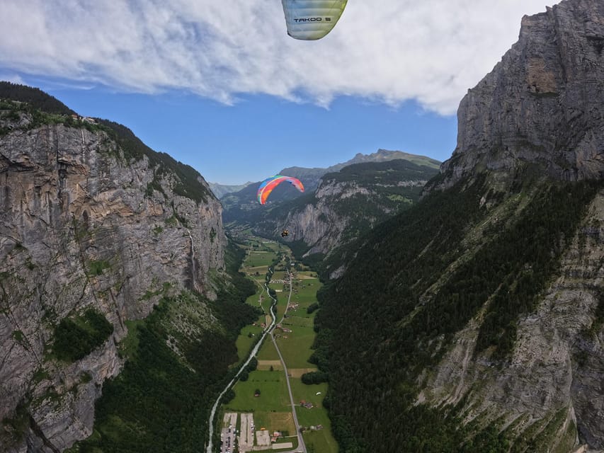 Mürren: Paragliding over Lauterbrunnen Cliffs and Waterfalls - Who will enjoy this most