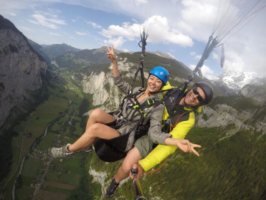 Mürren: Paragliding over Lauterbrunnen Cliffs and Waterfalls - Meeting at the Schilthornbahn station