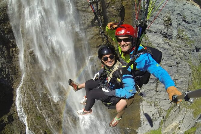 Mürren: Paragliding over the Lauterbrunnen Valley - Flying Above the Lauterbrunnen Valley