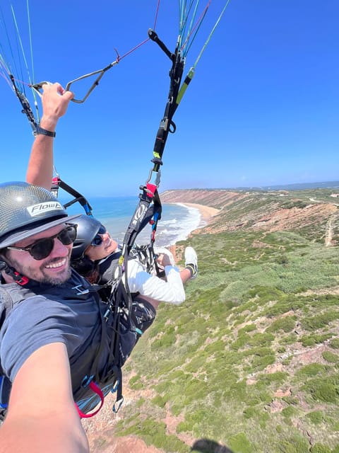 Nazare: Paragliding tandem flight - Gentle sightseeing or extra acrobatics