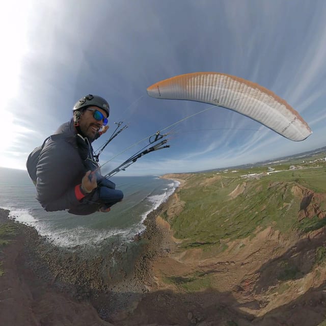 Nazare: Paragliding tandem flight - Who will enjoy this most