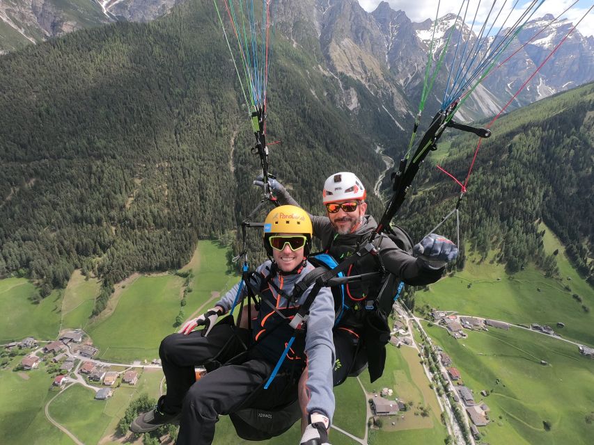 Neustift im Stubaital: Panoramic Tandem Paragliding Flight - Meeting at Parafly beside the landing field