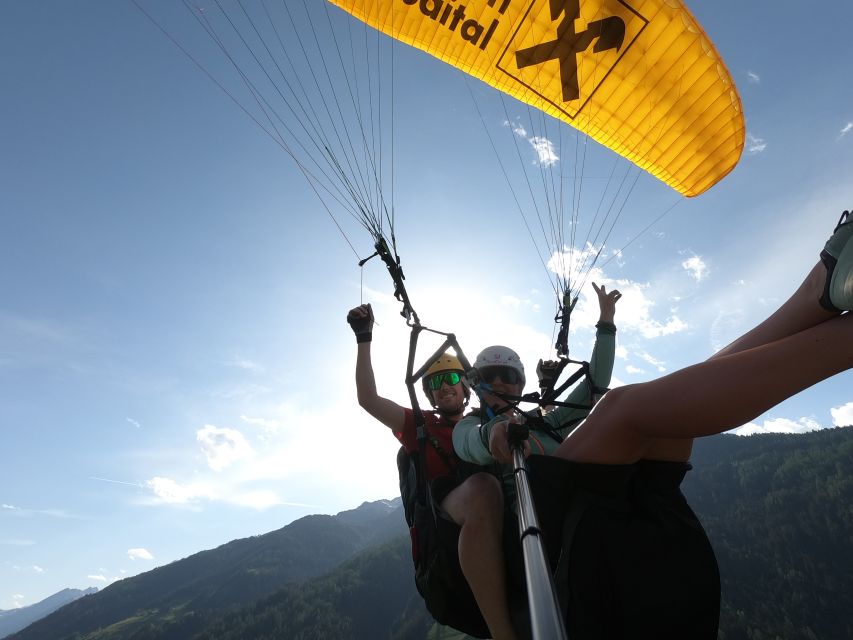 Neustift im Stubaital: Panoramic Tandem Paragliding Flight - A short briefing before takeoff