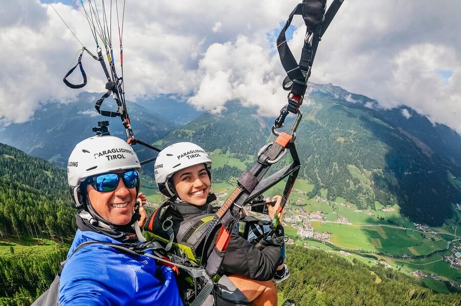 Neustift im Stubaital: Tandem Paragliding Flight - Pilots who help settle first time nerves