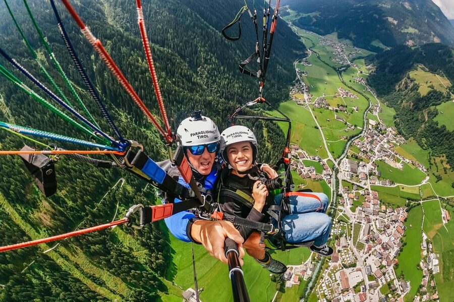 Neustift im Stubaital: Tandem Paragliding Flight - Meeting at Elferlift in Neustift