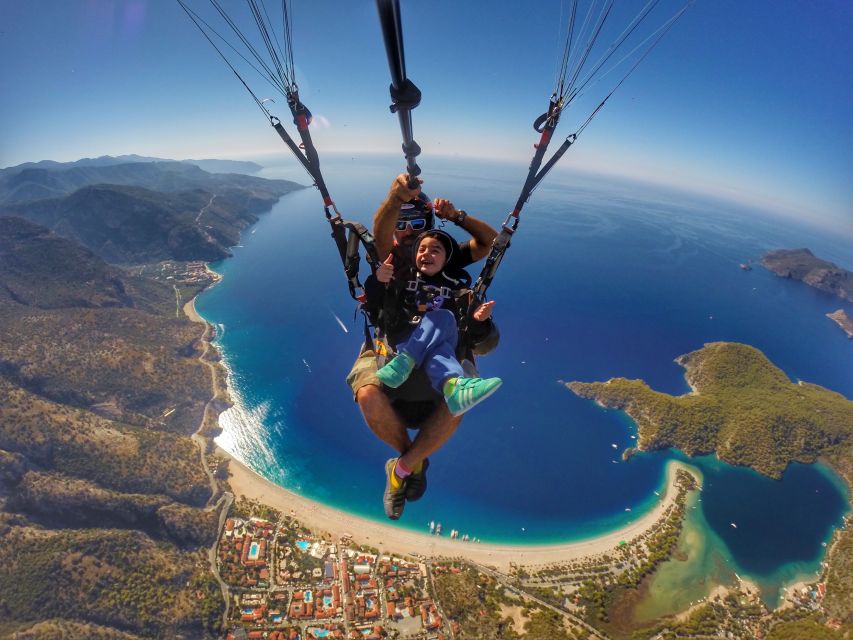 Oludeniz: Tandem 30-Minute Paragliding Flight - Landing and the return to Ölüdeniz