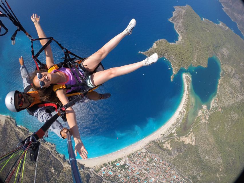 Oludeniz: Tandem 30-Minute Paragliding Flight - The five-minute briefing and takeoff
