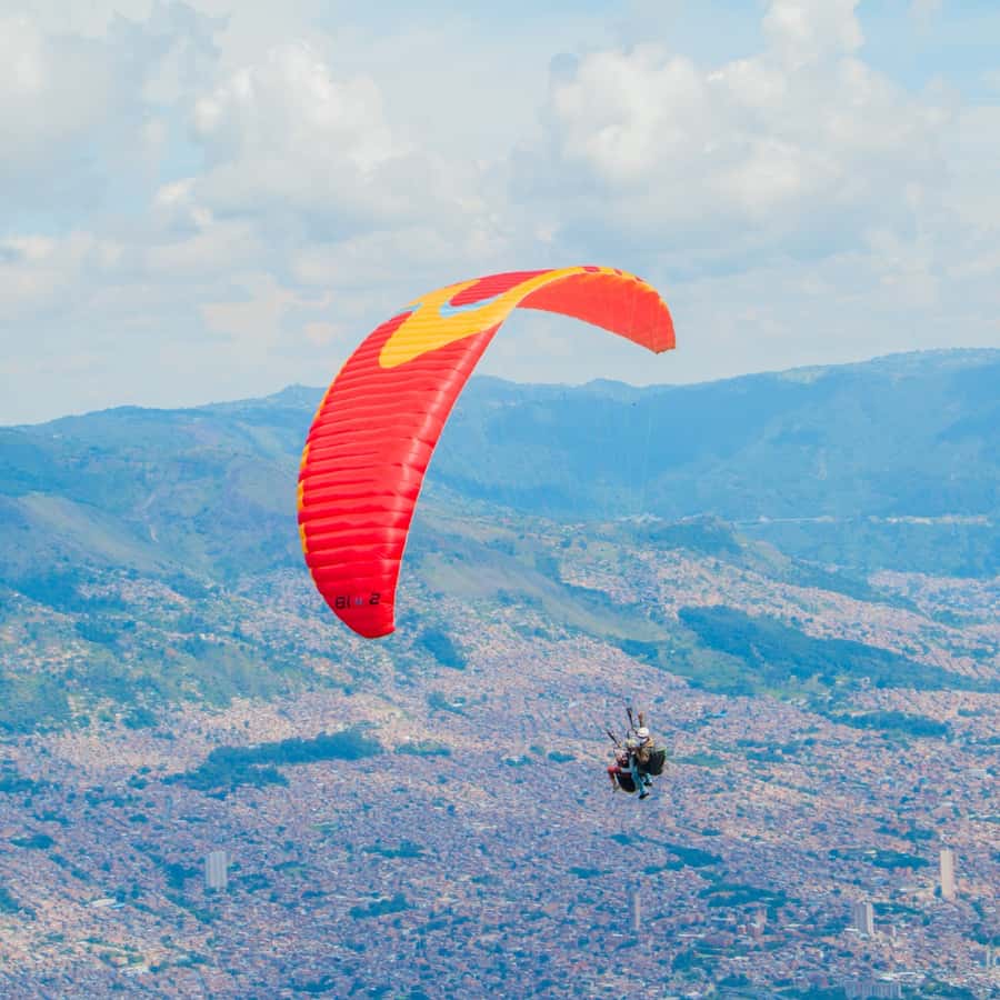 Paraglide over beautiful Medellin - Flying above Medellín and the Aburrá Valley