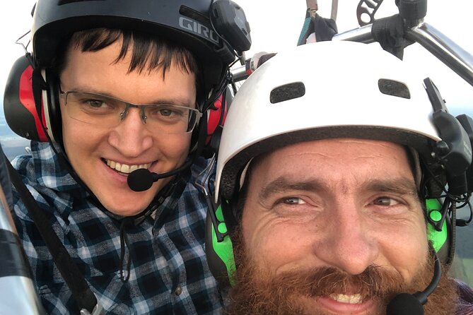 Paraglider flight with a certified instructor - Meeting Christopher in Greenwood