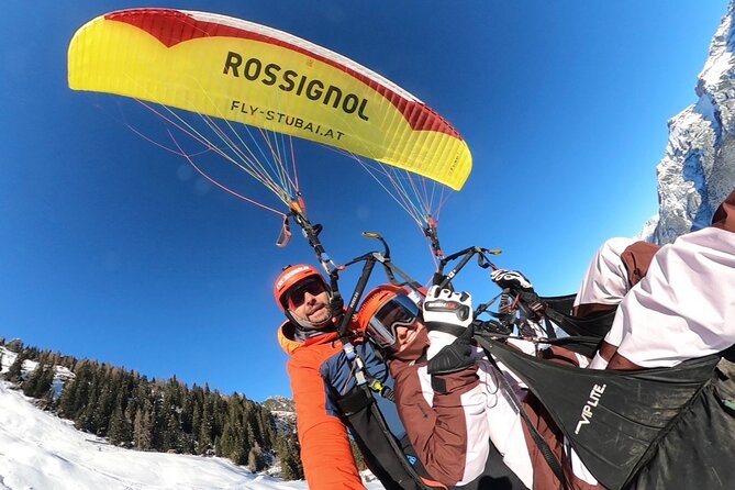 Paragliding adventure in Neustift im Stubaital - The safety briefing and flight setup