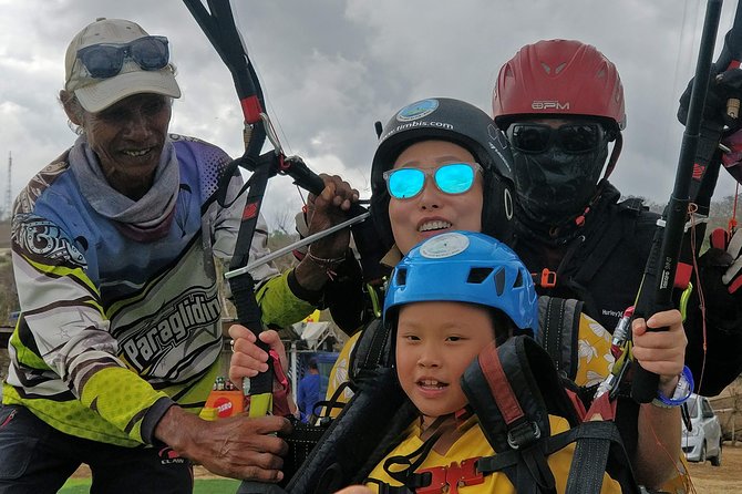 Paragliding Bali at Uluwatu Cliff with Photos/Videos - Safety, pilots, and the private format