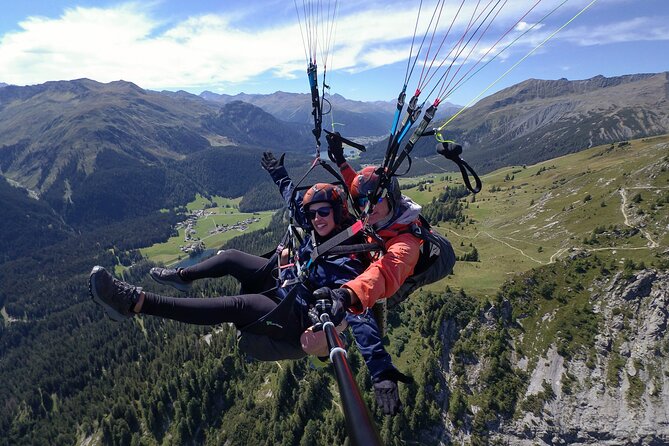 Paragliding Davos Early Bird (Video & Photos Included) - From Bahnhofstrasse to the Jakobshorn launch