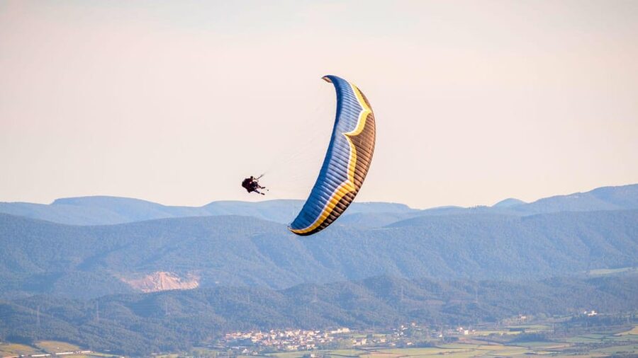 Paragliding: Experience the magic of flying near Barcelona. Report included - From Barcelona to the Òdena Takeoff Point