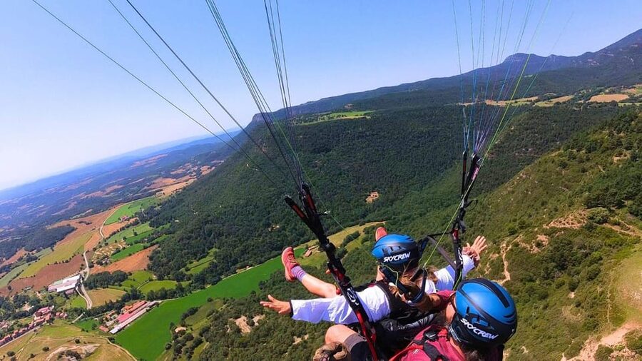 Paragliding: Experience the magic of flying near Barcelona. Report included - What to Bring and How to Avoid Problems