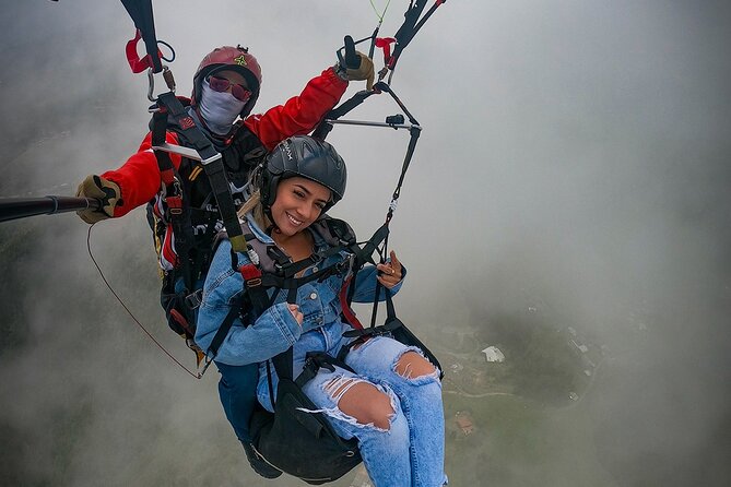 Paragliding flight in Medellin with expert pilots - Leaving Medellín for the Bello launch site