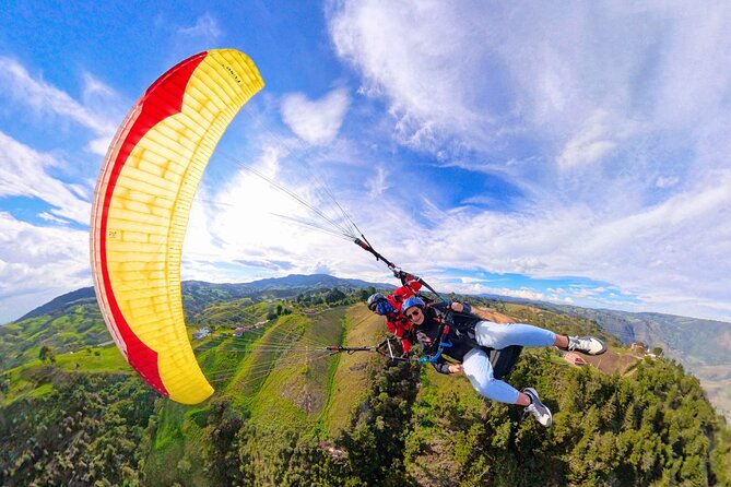 Paragliding flight in Medellin with expert pilots - Views of Medellín from above