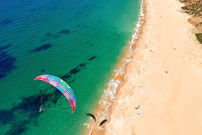 Paragliding Flight in Nazaré - Getting off the ground near the coast