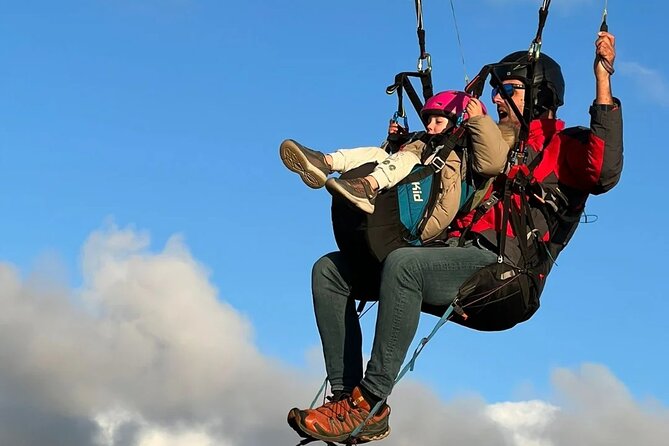 Paragliding Flight in Nazaré - Twenty to thirty minutes above Nazaré