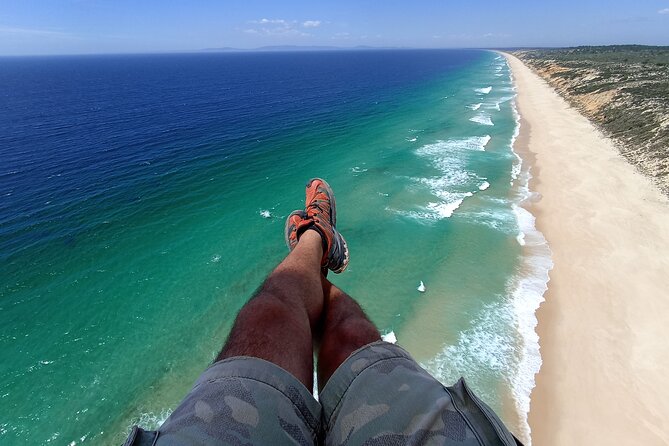 Paragliding Flight in Nazaré - The briefing before takeoff