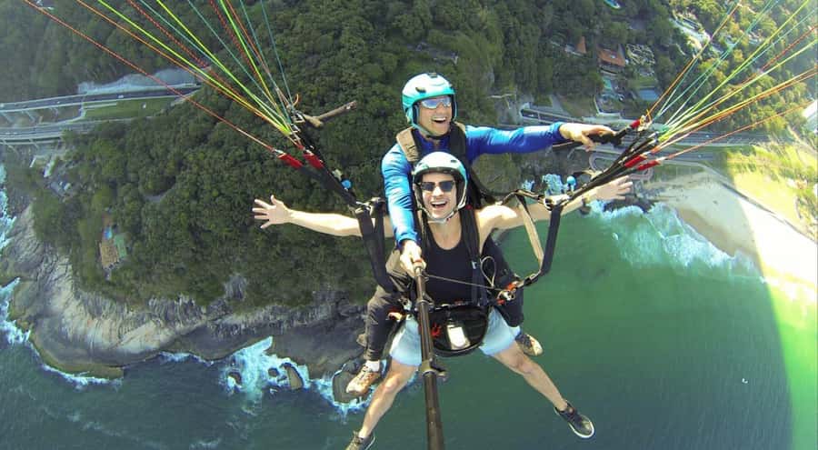 PARAGLIDING FLIGHT IN SÃO CONRADO - RIO DE JANEIRO - The Pedra Bonita transfer and safety briefing