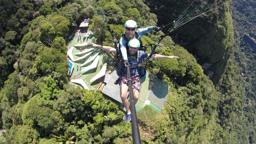 PARAGLIDING FLIGHT IN SÃO CONRADO - RIO DE JANEIRO - Meeting at the São Conrado Free Flight Club