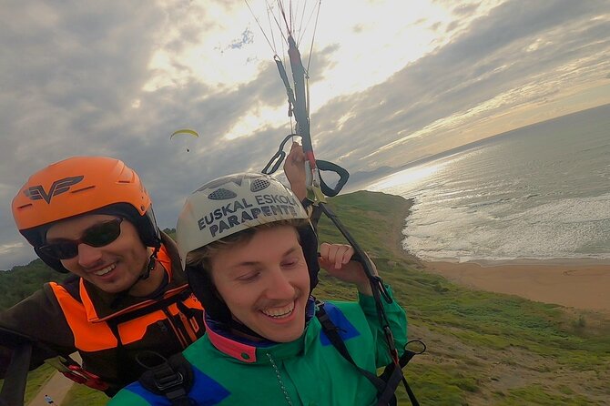 Paragliding flight in Sopelana - Who will get the most from this flight