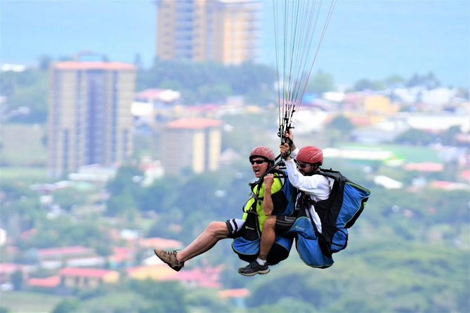 Paragliding Flight Las Terrazas 900 ft minimum guaranteed. - The launch briefing and safety checks