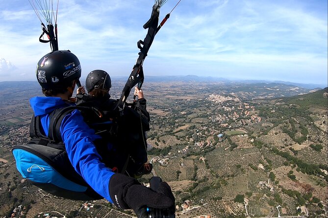 Paragliding flight over the Gardens of Ninfa - Flying above the Gardens of Ninfa