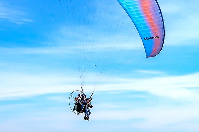 Paragliding flight over the Gardens of Ninfa - Fifteen to twenty minutes in the air