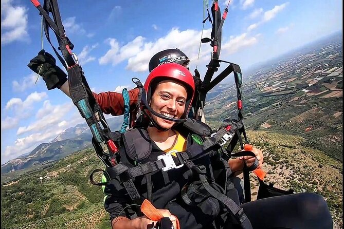 Paragliding flight over the Gardens of Ninfa - Landing, debriefing, and your flight video